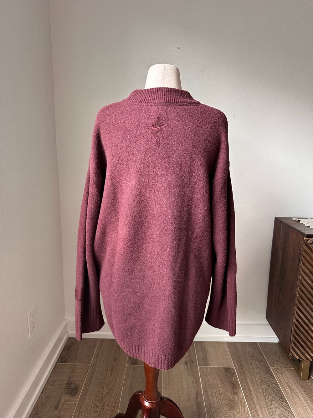 New with tags!!!! Nike Sportswear
Women's Crew-Neck Sweater
Burgundy HV2080-652 - Picture 4 of 10